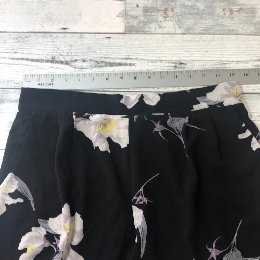 Francesca’s Collection Fiona Floral Shorts Large